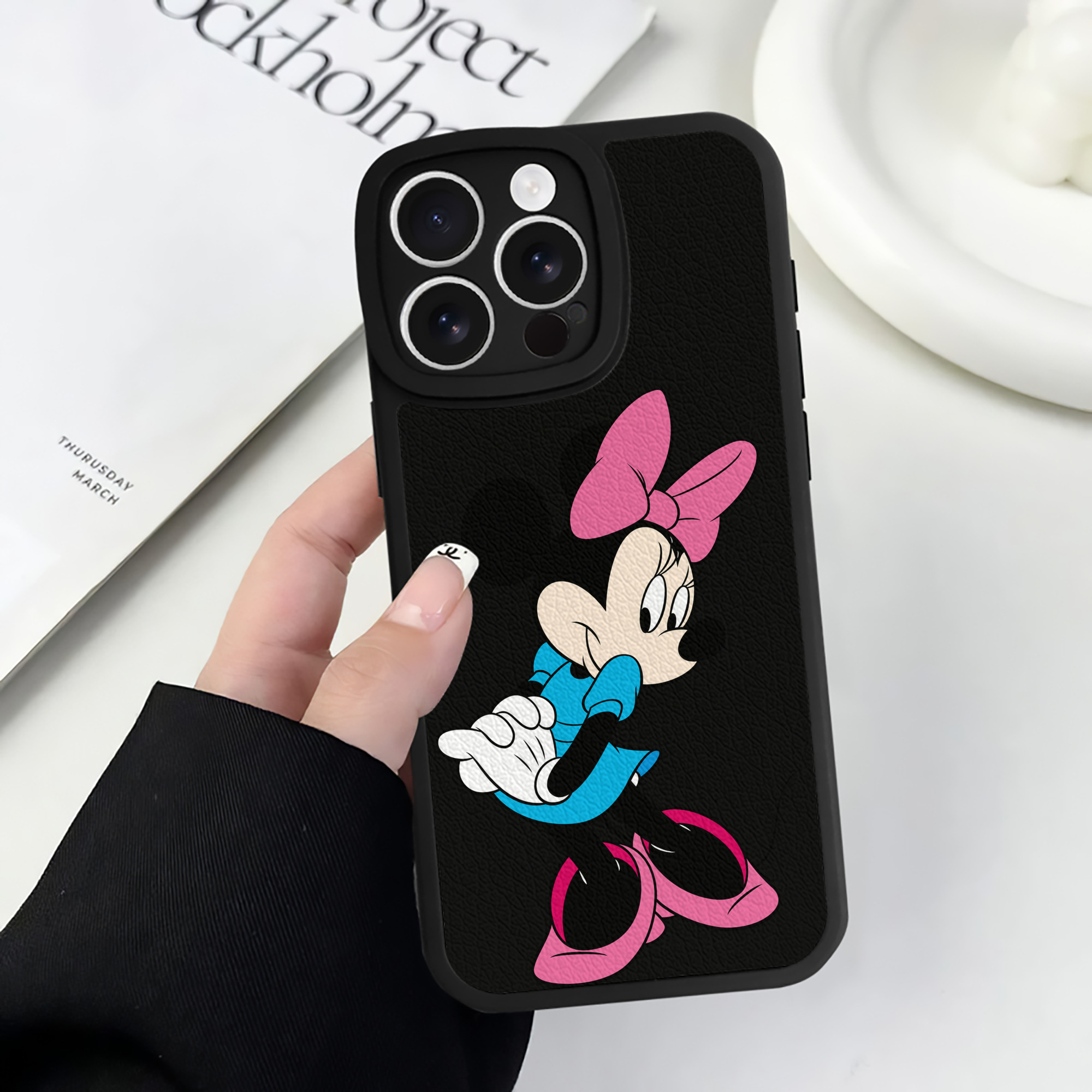 （画像用） ミッキーマウス Mickey Mouse 【iPhone 16シリーズ対応】シリコンスマホケース（レザー調） 材質：シリコン